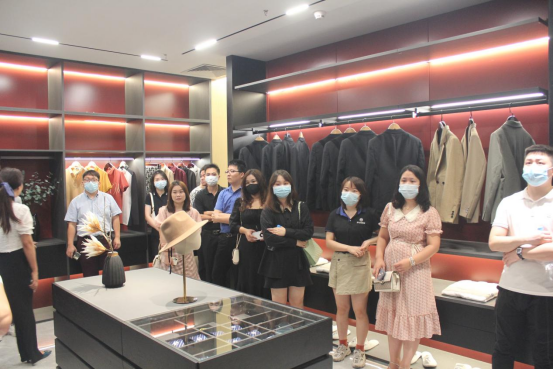 加入伊仕利家居，用实用、温度、设计打动消费者