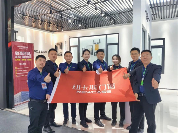 纽卡斯系统门窗参加中国（潍坊）家居门窗博览会，并获行业大奖