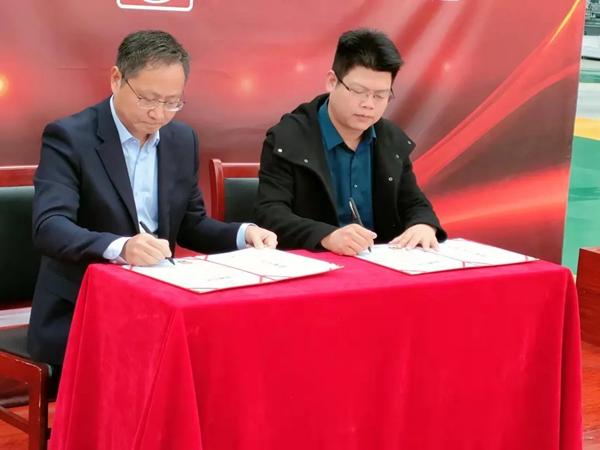 万事兴集成灶与中鼎智能家具战略合作签约仪式圆满成功！