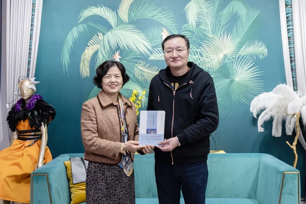 绍兴市布商研究中心一行赴雅诗澜墙布窗帘总部参观调研指导