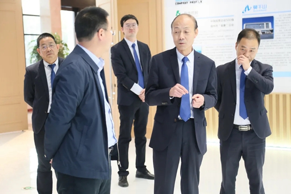 开拓合作 共赢发展新局面 | 资溪县县委副书记、县长饶源中一行莅临云峰莫干山全屋定制 开拓合作 共赢发展新局面 | 资溪县县委副书记、县长饶源中一行莅临云峰莫干山全屋定制