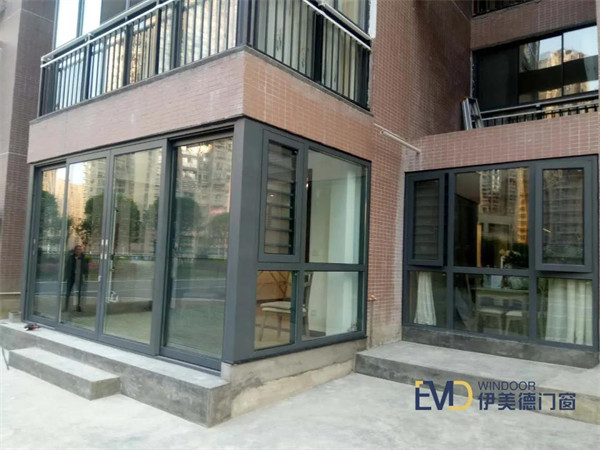伊美德门窗实例| 客厅门窗这样装，大气又明亮