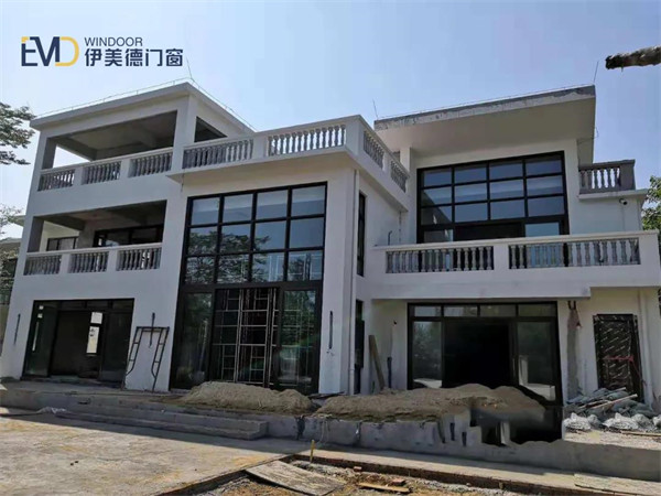 伊美德门窗实例| 客厅门窗这样装，大气又明亮