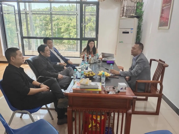 名师到访富轩全屋门窗,探讨行业态势!