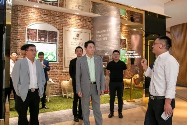 粤港澳酒店产业联合会与冠军联盟工程俱乐部莅临皇朝定制+ 粤港澳酒店产业联合会与冠军联盟工程俱乐部莅临皇朝定制+