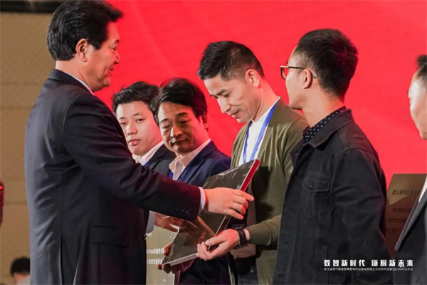 潮邦集成灶获浙江省燃气具和厨具厨电行业协会多项大奖