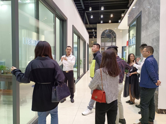 北京WE国际建筑设计中心、十间坊考察团莅临新帝豪门窗总部参观交流！