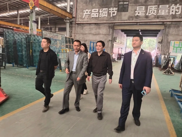 名师到访富轩全屋门窗,探讨行业态势!