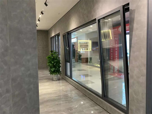 今天门窗丨你和幸福的距离 只差一扇今天门窗
