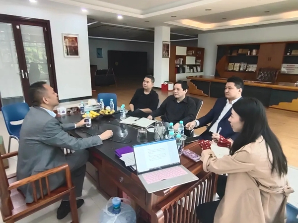名师到访富轩全屋门窗,探讨行业态势!