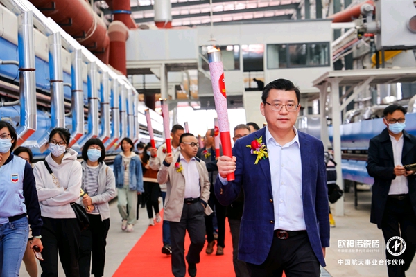 薪耀宏图 智领未来l 欧神诺瓷砖5G数智双层窑炉岩板智能生产线，正式点火！