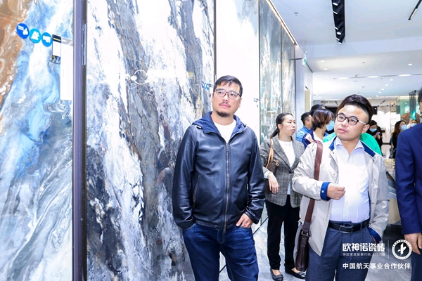 薪耀宏图 智领未来l 欧神诺瓷砖5G数智双层窑炉岩板智能生产线，正式点火！
