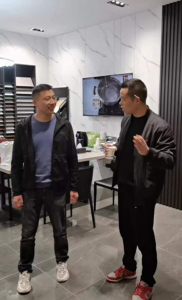 鑫六福木门临安专卖店汪总专访——月销68万的“生意经”
