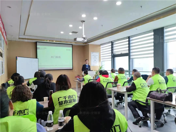 广千木门整木定制丨聚焦10月 匠心步履共赴美好