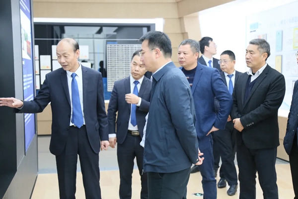 开拓合作 共赢发展新局面 | 资溪县县委副书记、县长饶源中一行莅临云峰莫干山全屋定制 开拓合作 共赢发展新局面 | 资溪县县委副书记、县长饶源中一行莅临云峰莫干山全屋定制