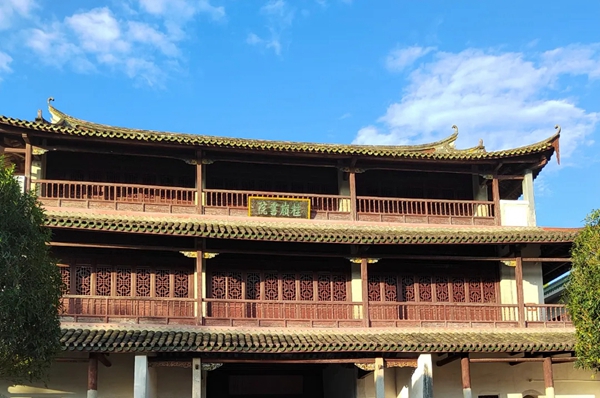 君匠世家艺术涂料蕉岭助学行，为寒门学子送来希望之光