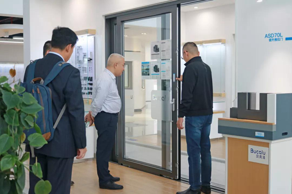 做“双碳”目标的传播者、推动者、践行者—贝克洛与耀皮玻璃开展战略合作洽谈！