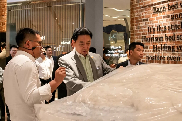 粤港澳酒店产业联合会与冠军联盟工程俱乐部莅临皇朝定制+ 粤港澳酒店产业联合会与冠军联盟工程俱乐部莅临皇朝定制+