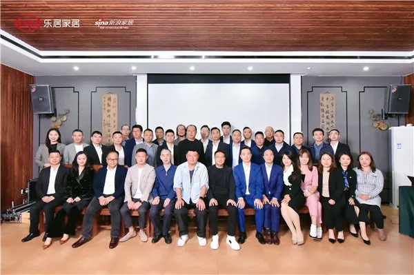 新豪轩门窗董事长冯文波于「2021中国门窗产业高质量发展论坛」发表讲话