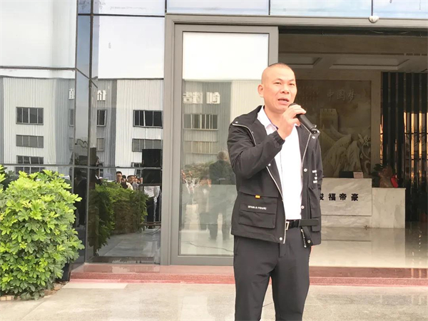 新帝豪门窗10月优秀员工表彰大会圆满举行！
