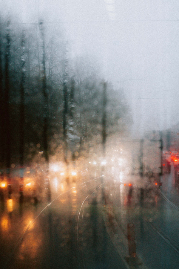 久盛地板：雨雾弥漫，看城市为山林倾倒