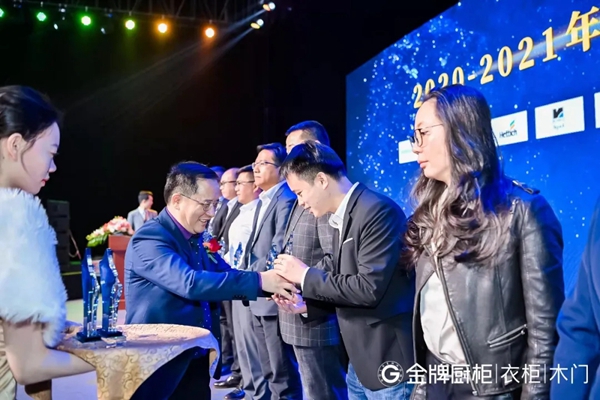 炬森五金荣获金牌厨柜“2020-2021年度优秀供应商”称号