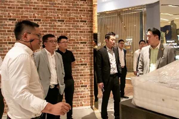 粤港澳酒店产业联合会与冠军联盟工程俱乐部莅临皇朝定制+ 粤港澳酒店产业联合会与冠军联盟工程俱乐部莅临皇朝定制+