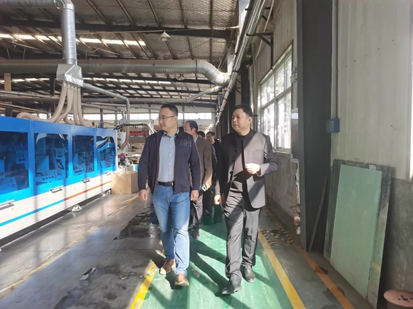 东亚家居领导一行莅临好乐家全屋整装生产基地考察指导