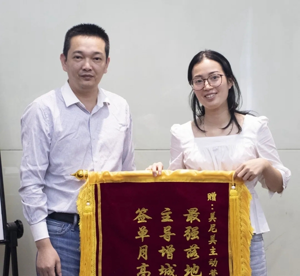美尼美快装定制个人专访 | 扶一店,稳一店,她用耐心和专业让终端门店“立”起来