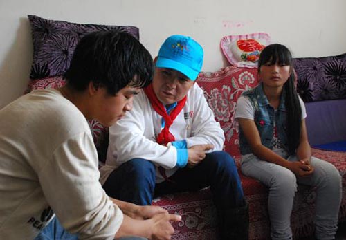 将爱心延续 顶固“给孩子送双运动鞋”贵州行