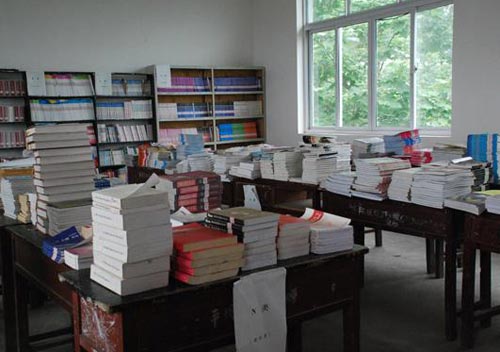 将爱心延续 顶固“给孩子送双运动鞋”贵州行