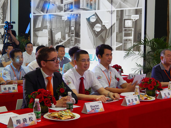 蝶变合璧，传奇再启 大自然·柯拉尼橱柜衣柜亮相2014广州建博会