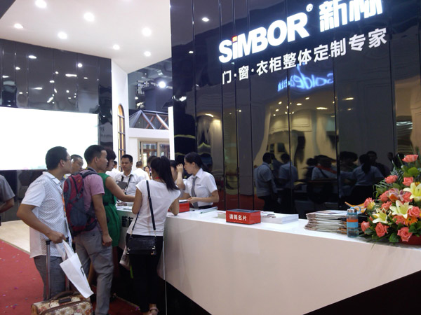 新标门窗衣柜定制一体化 建博会上成焦点