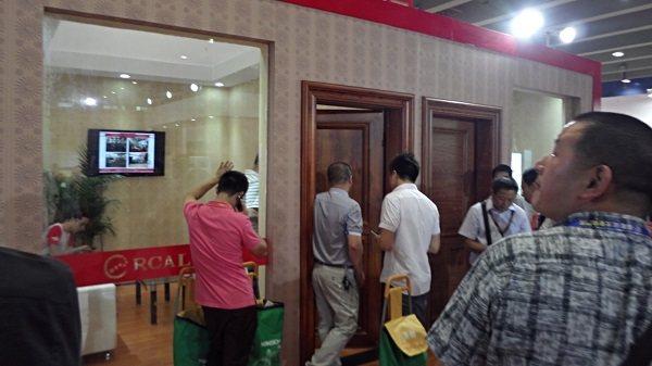 亮阁铝门窗参展2014广州建博会  