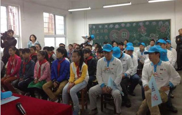 为爱接力 顶固“给孩子送双运动鞋”河南站顺利举行