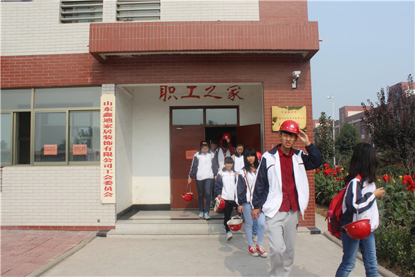 鑫迪家居热情接待山东农业大学林学院师生到公司参观学习 鑫迪家居热情接待山东农业大学林学院师生到公司参观学习