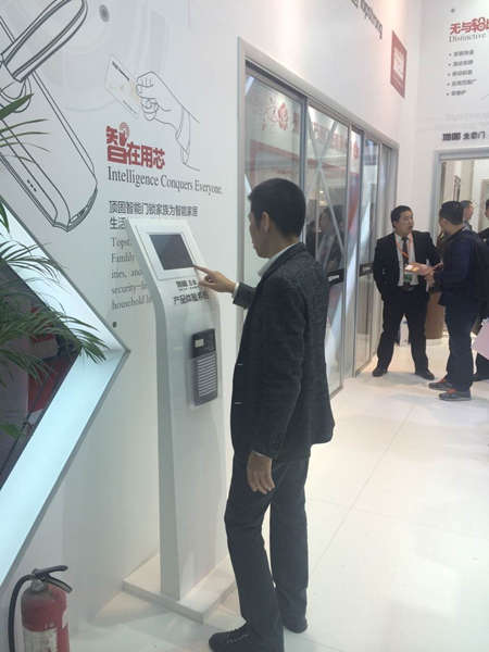 顶固五金、生态门联袂，上演北京门展人气秀