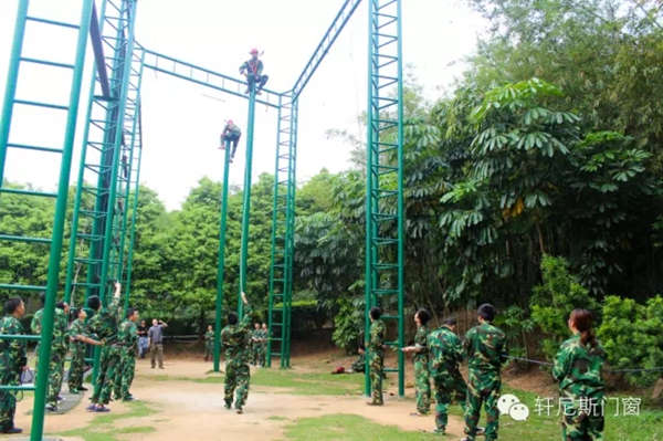 突破自我 熔炼团队 軒尼斯门窗营销团队拓展训练