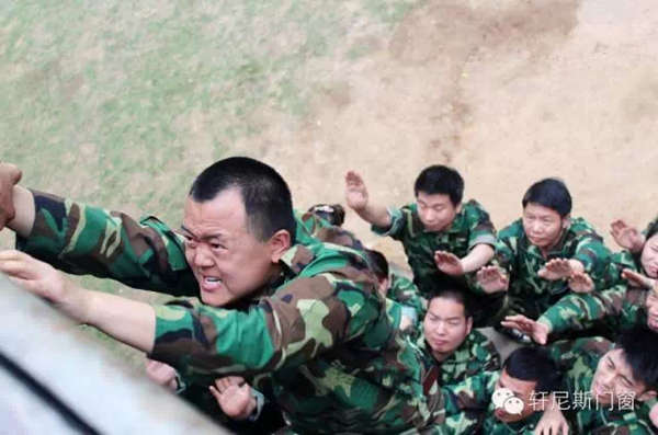 突破自我 熔炼团队 軒尼斯门窗营销团队拓展训练