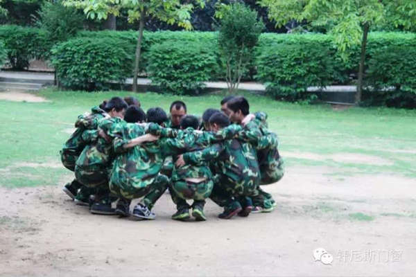 突破自我 熔炼团队 軒尼斯门窗营销团队拓展训练