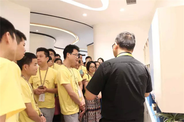 乐宜嘉:我们已经出发啦! 乐宜嘉:我们已经出发啦!
