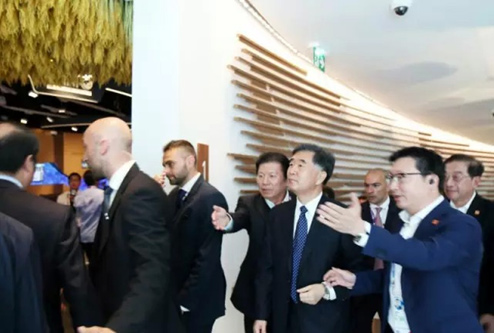 汪洋副总理视察中企馆，参观好莱客等部分参展企业