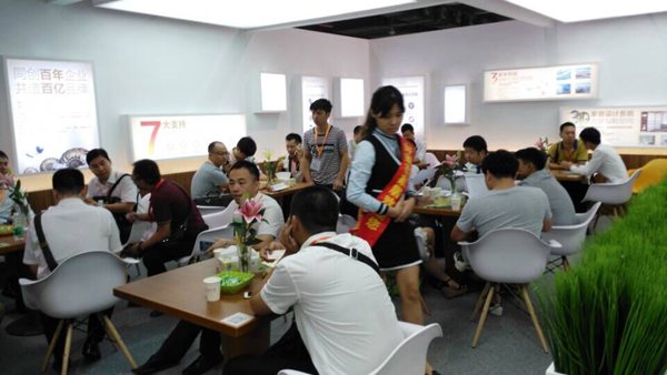 好莱客“精彩在县”财富盛宴绽放2015建博会