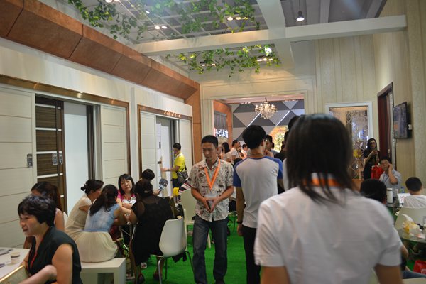 介仁：艺术玻璃与艺术门窗完美亮相广州建博会