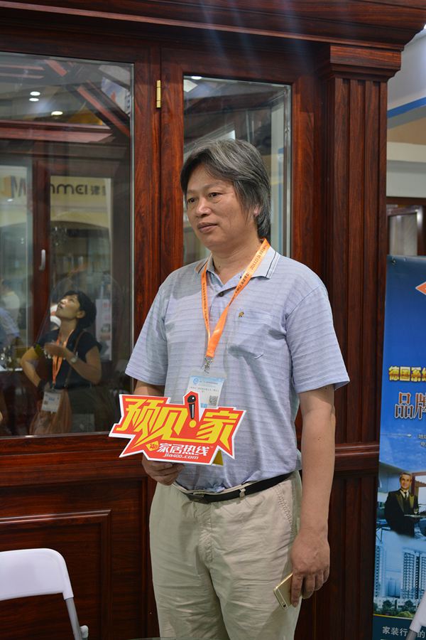 广州建博会上博乐之星执手控制风撑技术，填补了行业空白