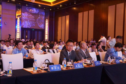 皇派门窗鼎助2015年网易新经济学家年会夏季论坛