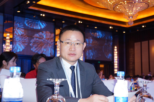 皇派门窗鼎助2015年网易新经济学家年会夏季论坛