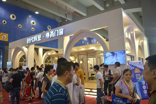 时代辉业“滑动式”阳光房顶棚，广州建博会上获得消费者青睐