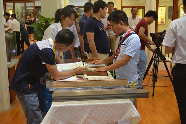 振帆铝材行业首家一站式高端铝型材制造商建博会上绽放异彩