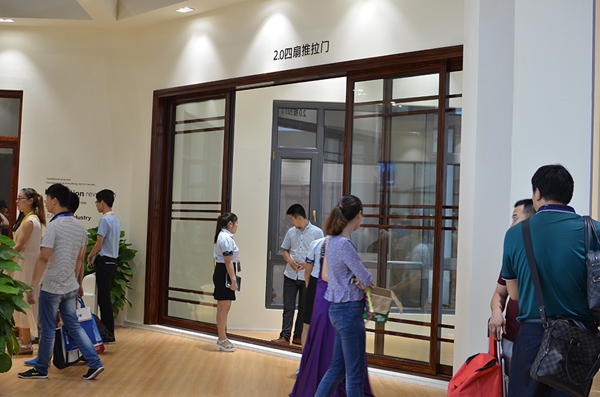 富奥斯新品惊艳亮相2015广州建博会